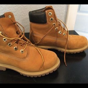Timberland all leather boots. 7 inches tall. Wheat Nubuck, Size 7. Minimal wear!